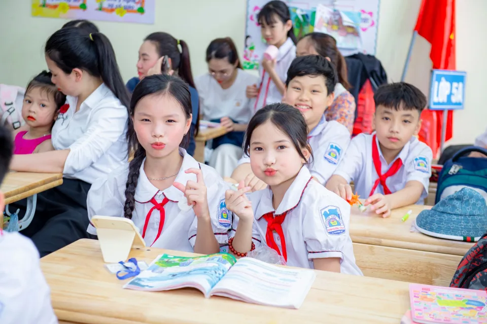 Sinh viên học tiếng Anh tại Lớp Học Cô Thoa